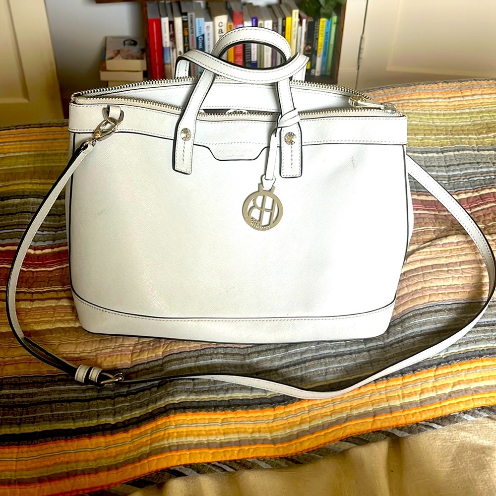 Used Henri Bendel bag. Lightly used. Still in great condition